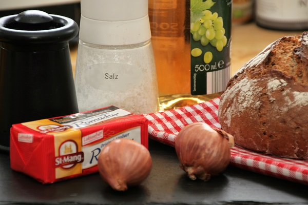 Zutaten für Limburger im Zwiebel-Essig-Sud
