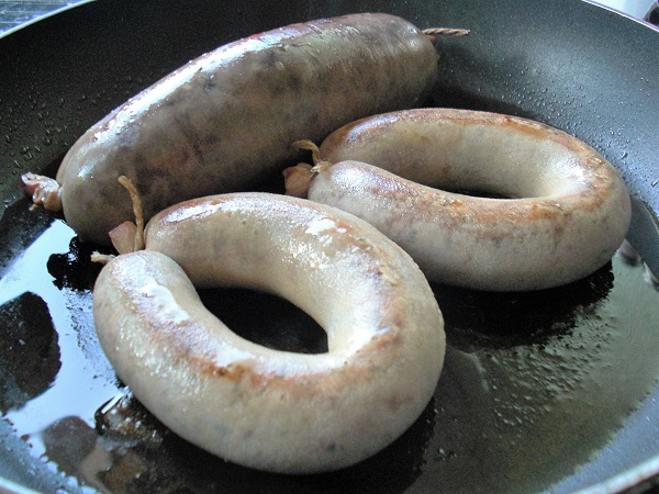 Leber-und-blutwuerste-in-der-pfanne