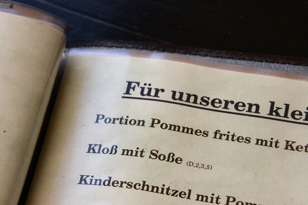 In Franken steht auf jeder Speisekarte das fränkische Nationalgericht Kloß mit Soße