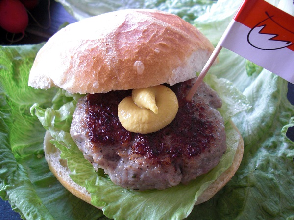 Fränkischer Burger aus Bratwurstbrät