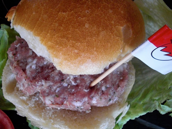 Fränkischer Burger mit Fleischküchle aus rohem Brtwurstbrät