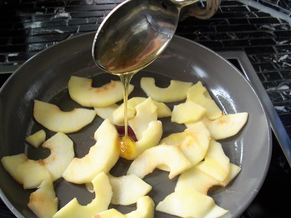 Knadierte Äpfel für fränkisches Leberrezept