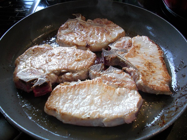 Fränkisches Schweinekotelett mit Sauerkraut und Apfel – Franken ist wie ...