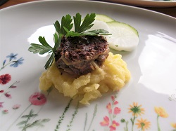 Hackfleischküchla mit Kartoffelbrei