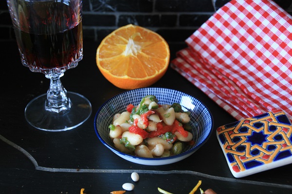 Foto spanischer Bohnensalat mit Paprika
