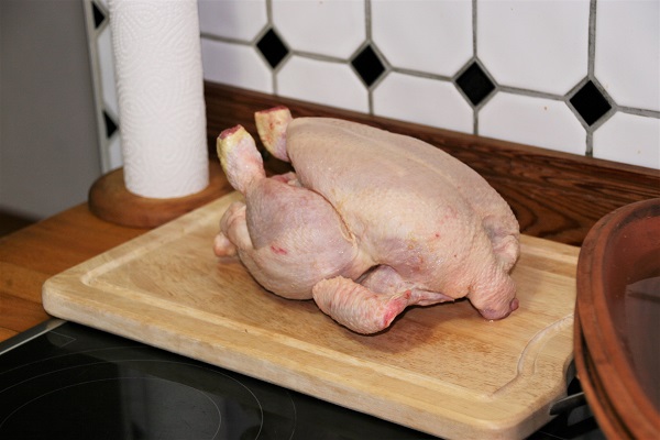 Foto Brathähnchen ausgenommen und gerupft