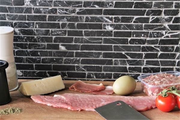 Foto Zutaten für Schweinerouladen mit Bratwurstbrät
