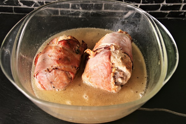 Foto Schweinerouladen mit Bratwurstbrät im Ofen garen