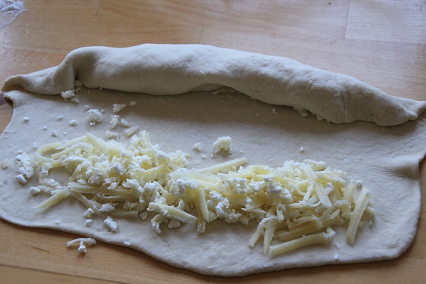 Foto Hefeteig mit Käsefüllung