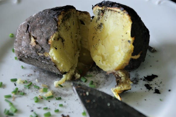 Kartoffeln aus dem Lagerfeuer