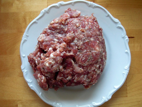 Grob gehacktes Bratwurstbrät