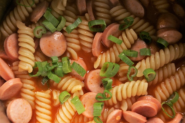 Nudeln Mit Tomatensosse Und Wienerla Franken Ist Wie Ein Kleines Wunderland